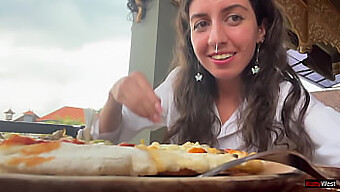 Katty West Divoká Pizza A Výstrek Na Tvár V Trojici S Verejnosťou