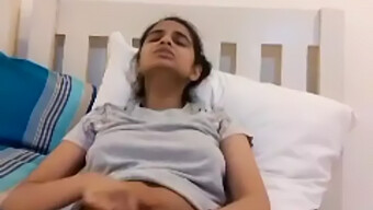 La Adolescente Desi De Sri Lanka Muestra Su Cuerpo Y Usa Un Consolador