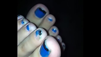 Satisfy your foot fetish cravings with this babe's feet