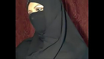 Haleema al-Beydoun on Kuuma suorituskyky Muslimi webcam sivusto