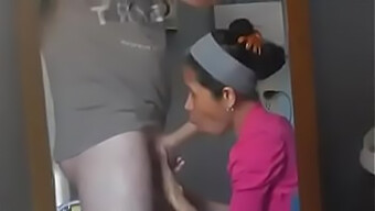 แม่บ้านทําความสะอาดบ้านของฉันให้ Blowjob