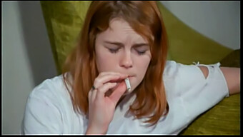 ฉากเลสเบี้ยนแนววินเทจกับ Patty Duke และมีผมสีแดง