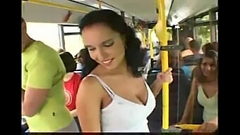 El Encuentro Inesperado De Una Milf Tetona En Un Bus