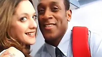 Vintage Britische Vixen Gibt Sich Einer Analen Interracial Begegnung Hin