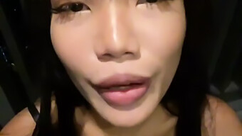 Emma Thai的朋友在阳台上发现了她的独奏快感