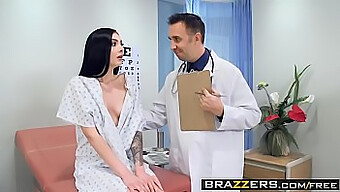 Marley Brinx A Keiran Leed Hrají V Lékařské Studii Orálního Potěšení