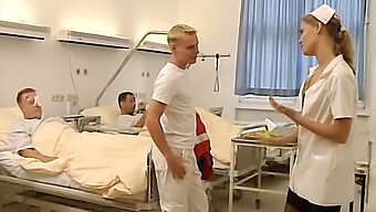 Vintage Klasické Porno: Výlet Do Kliniky Túžby