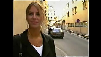 Sensuell Svensk Trekant Med Martina A Och Vänner