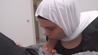 Muslimská Hospodyňka Je Ohromena Velkým Černým Penisem V Čekárně Nemocnice