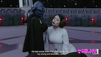 Dans Cette Parodie De Star Wars, Le Sage Maître Yoda Se Laisse Aller À Une Rencontre Chaude Avec La Sensuelle Princesse Leia.