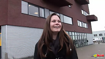 Nederlandse Babe Geniet Van 69 En Cunnilingus Met Een Pooier In Fap69 Video