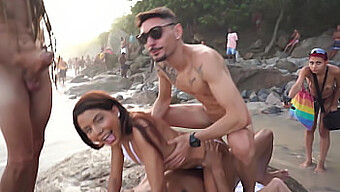 Pertemuan Liar Di Pantai Bianca Dantas Dengan Pelbagai Pasangan Dan Perbuatan Yang Kinky