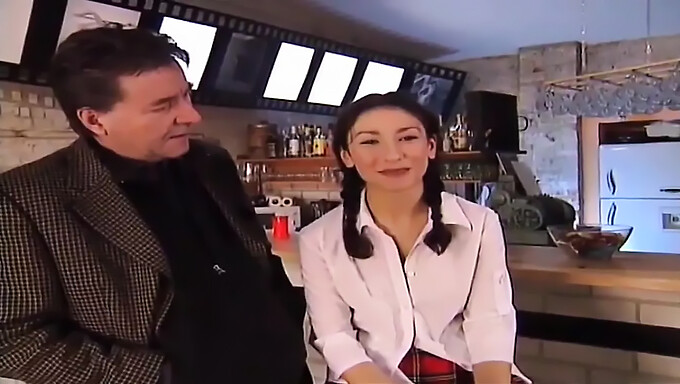 Vintage evropská kundička těsná: Sibel Kekilli Classic