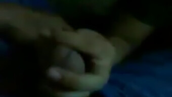 มือสมัครเล่นชาวอินโดนีเซียซ่อนตัวในรังไหมก่อนมีเพศสัมพันธ์