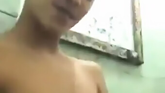 Encuentro Íntimo En El Baño De Una Pareja India Amateur