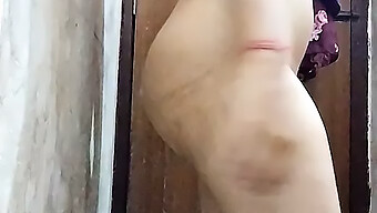 Ibu Desi Tertangkap Telanjang Selepas Seks Anal.