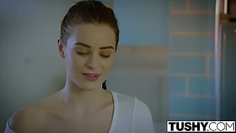 Lana Rhoades'In Anal Inisiyasyonu: A, Arkadan Zevk Alıyor