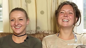 Sofie Opplever Sitt Første Lesbiske Møte Med Tyske Og Brune Jenter På Kamera.