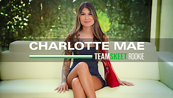 Charlotte Mae เปิดตัวด้วยใบหน้าที่ยุ่งเหยิง