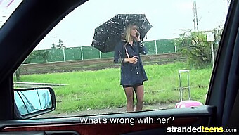 Video POV seks cheerleader yang terdampar dengan hitchhiker